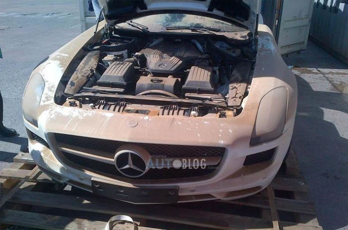  Mercedes SLS AMG,     (8 )