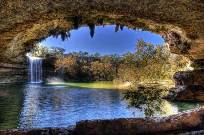   Hamilton Pool (16 )