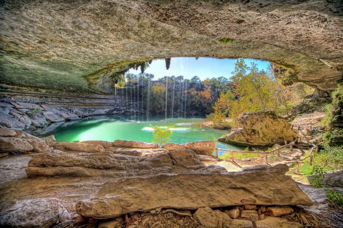   Hamilton Pool (16 )