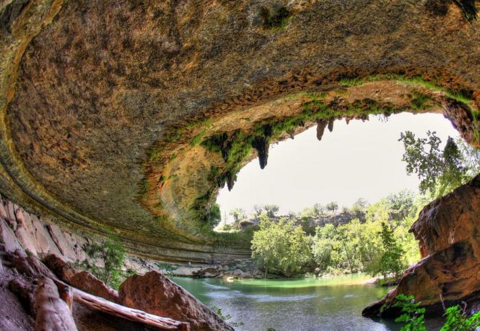   Hamilton Pool (16 )