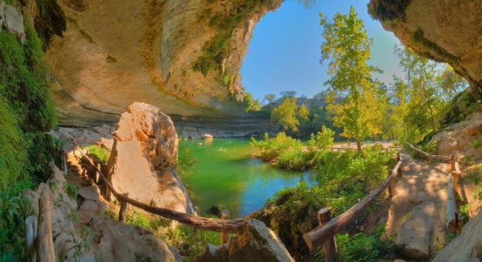   Hamilton Pool (16 )