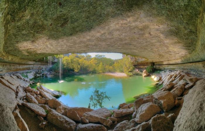   Hamilton Pool (16 )