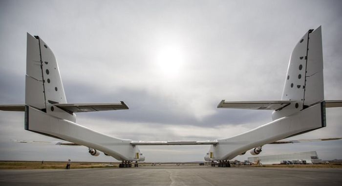          Stratolaunch (10 )