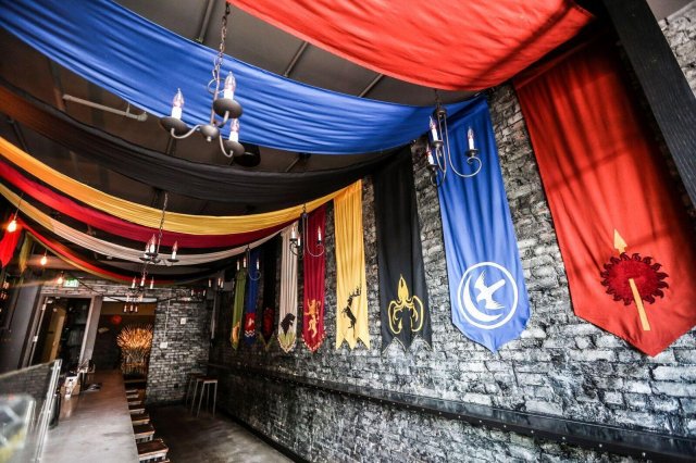  The Game of Thrones Pub     (11 )