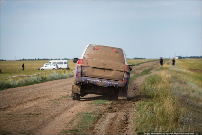 Toyota Landcruiser 200,  70     (12 )