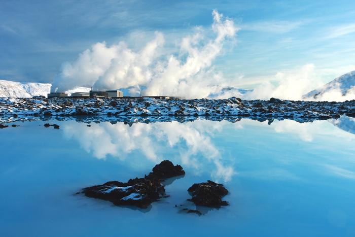  :   Blue Lagoon   (12 )