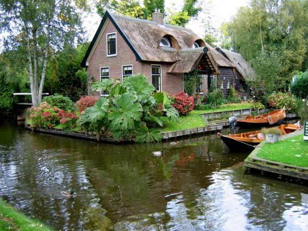  (Giethoorn)     (12 )