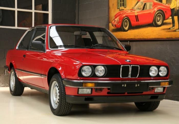 BMW 3 E30 1985        (4 )